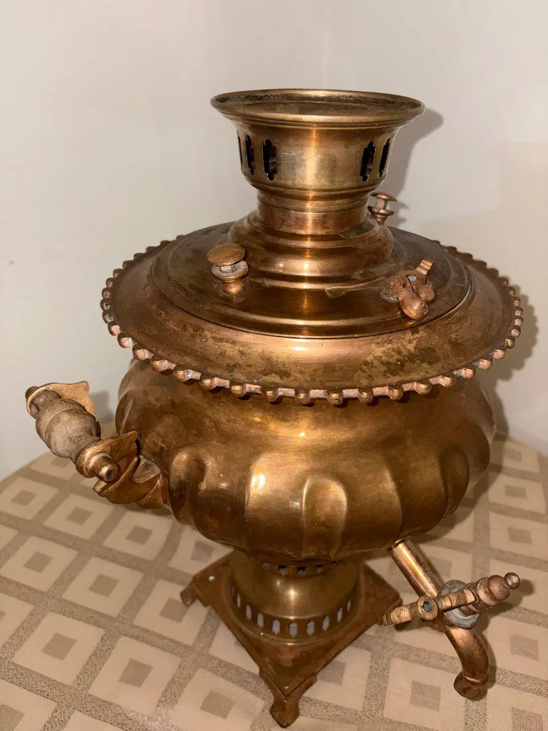 سماور روسی ۱۰۰ ساله|کلکسیون اشیاء عتیقه|مراغه, |دیوار