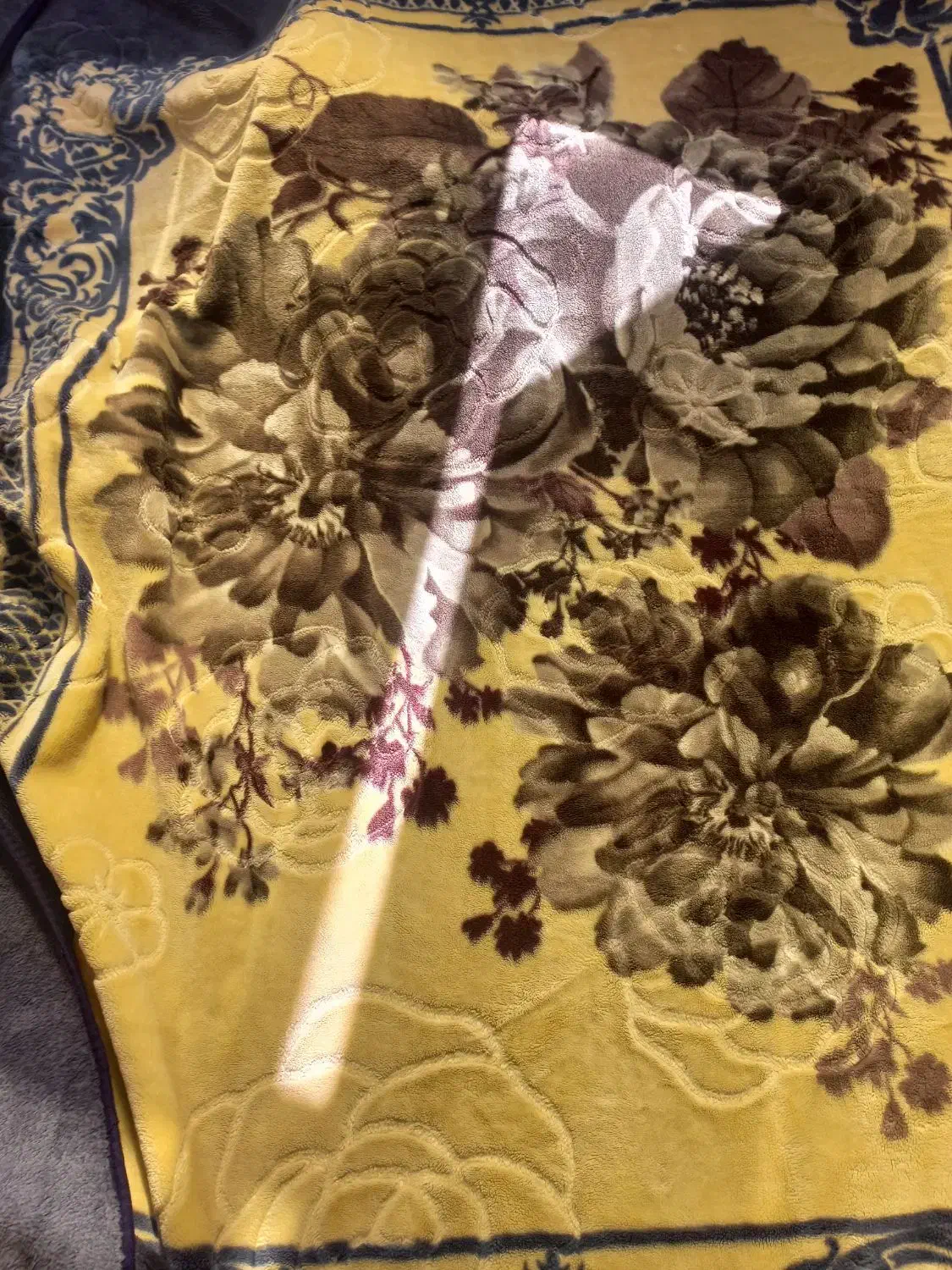 ۳ عدد پتوی گلبافت ویک عدد لحاف|رختخواب، بالش، پتو|رباطکریم, رباطکریم|دیوار