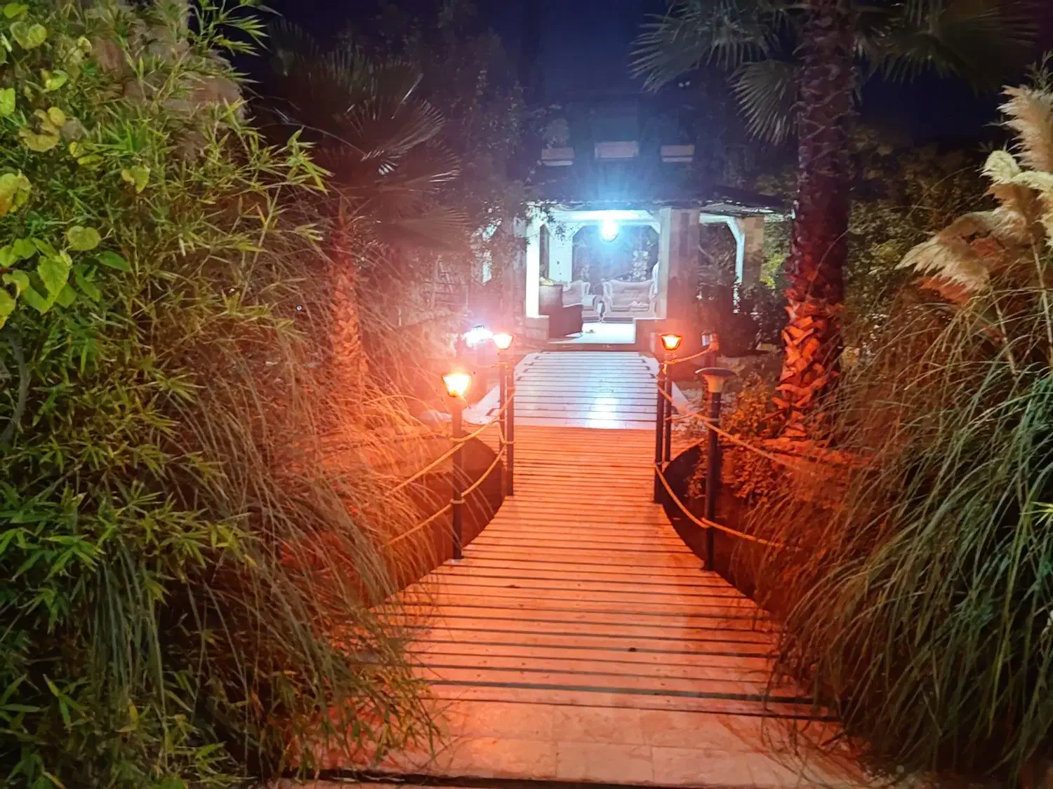 اجاره باغ ویلا|اجارهٔ کوتاهمدت ویلا و باغ|شیراز, بید زرد|دیوار