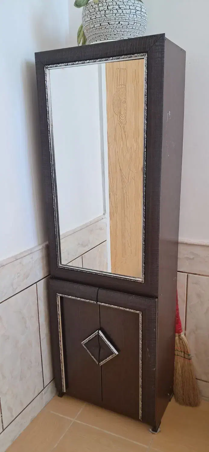 جاکفشی|جاکفشی، کمد، دراور|آباده, |دیوار