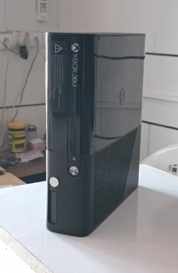 ایکس باکس 360 سوپر اسلیم (نیازمند تعمیر)|کنسول، بازی ویدئویی و آنلاین|قزوین, |دیوار