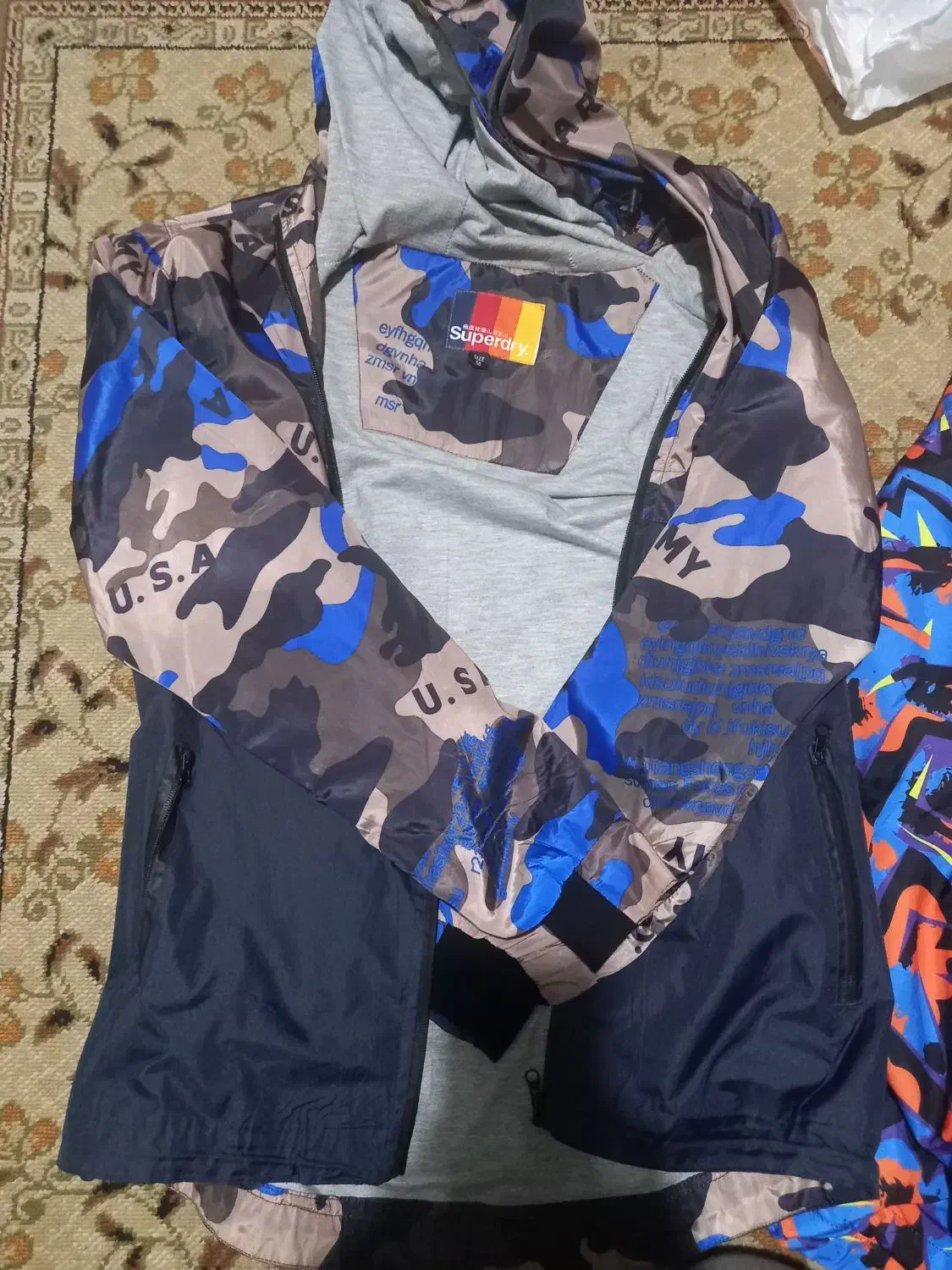 کابشن سالم|لباس|رشت, استادسرا|دیوار