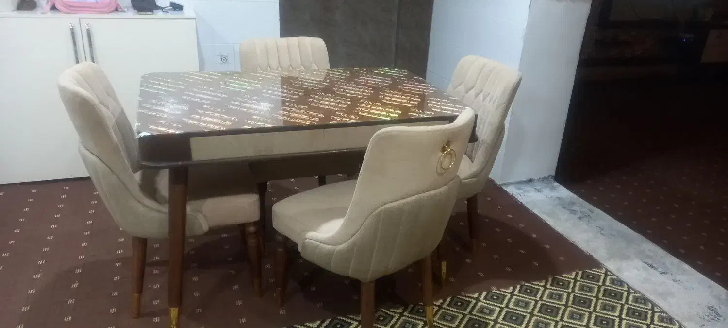 یک میز نهارخوری تر تمیز سلام چوپ روس و سالم|میز و صندلی غذاخوری|بانه, |دیوار