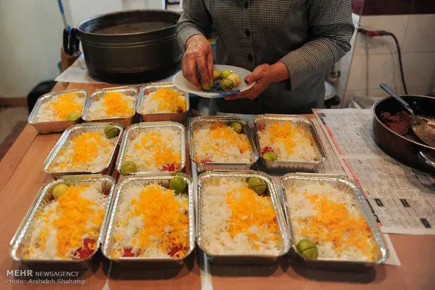 نیروی خانم درتهیه غذا|استخدام خدمات فروشگاه و رستوران|بم, |دیوار