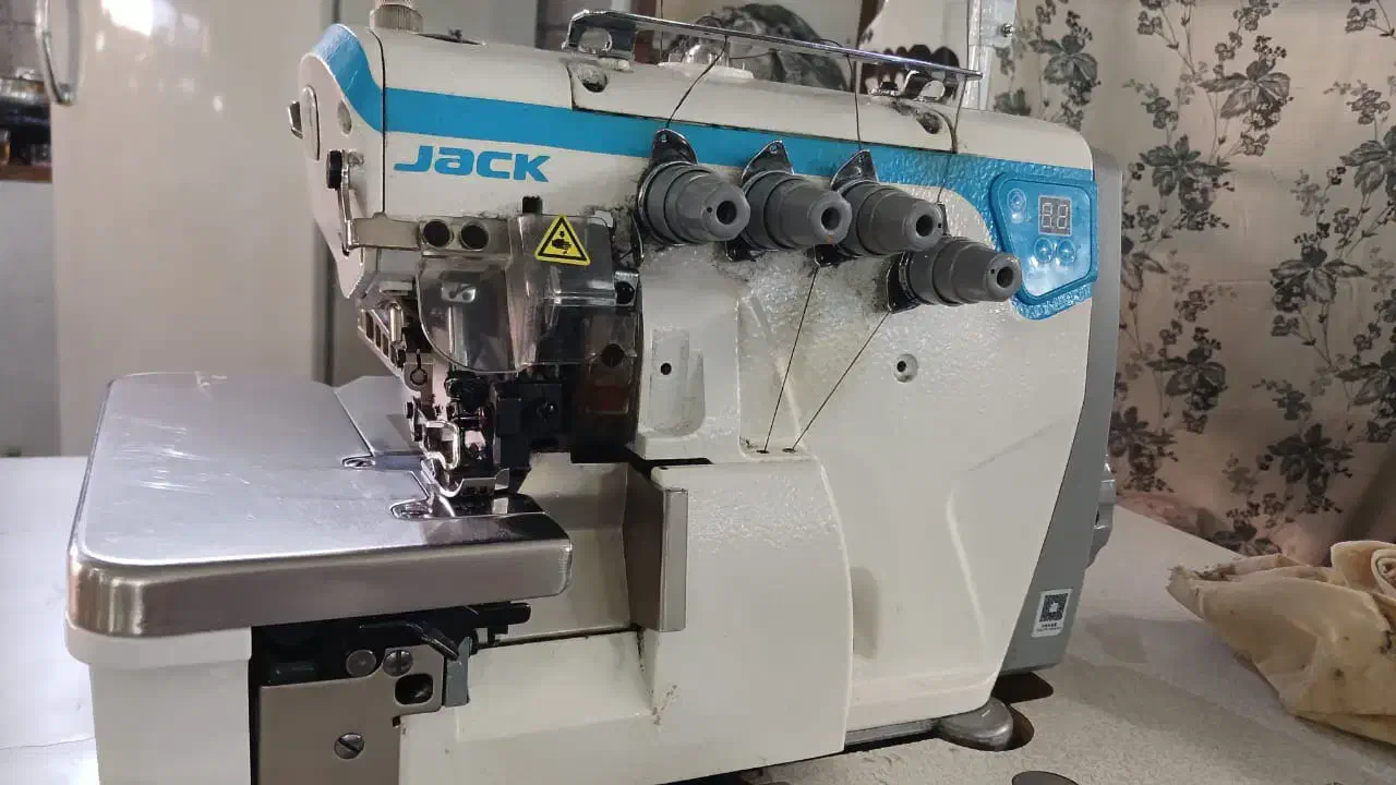 چرخ خیاطی ۴نخ (زیگزاگ)|چرخ خیاطی و ریسندگی|زنده رود, |دیوار