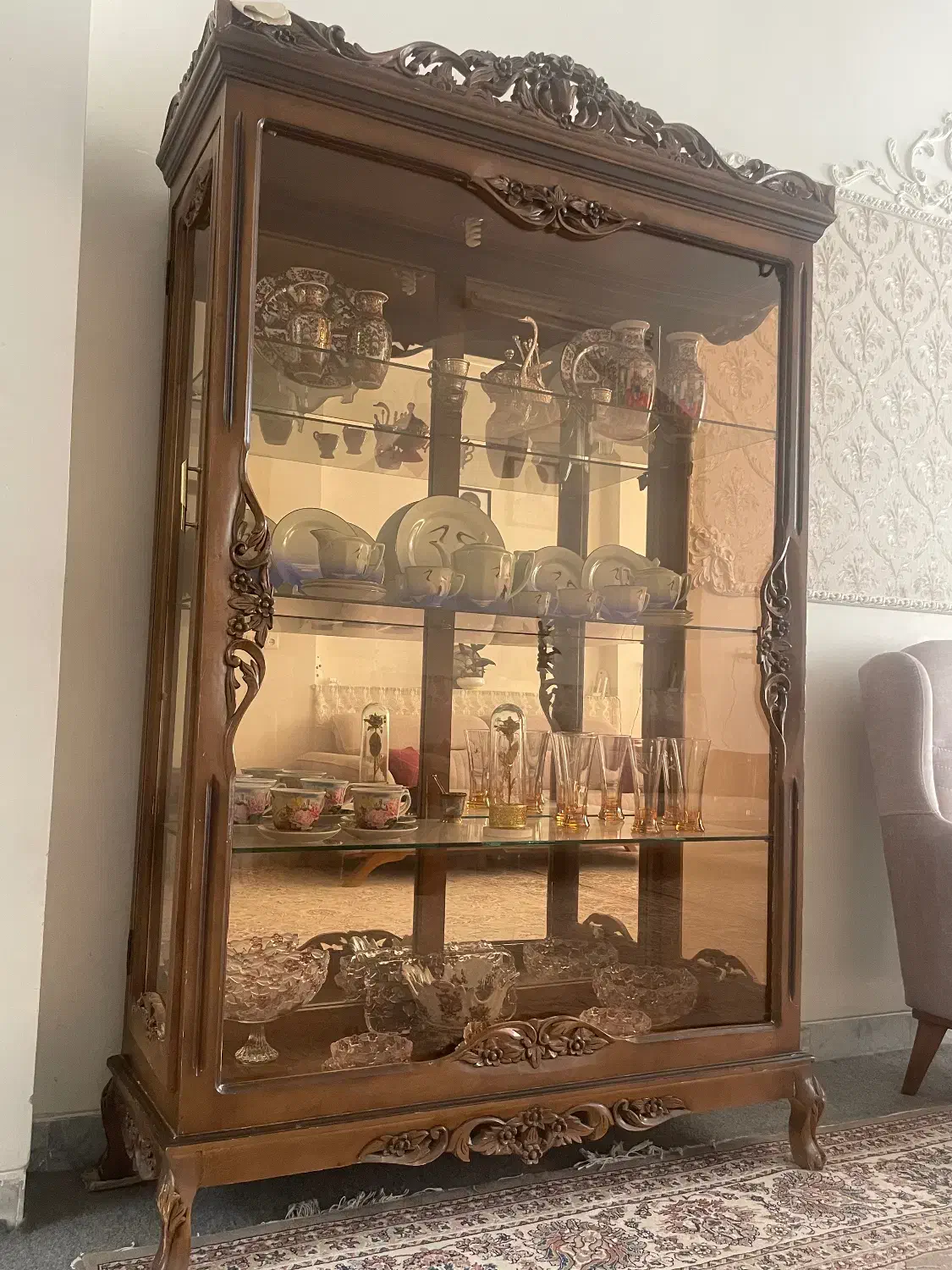 بوفه چوب گردو بسیار شیک|بوفه، ویترین، کنسول|اردکان, |دیوار