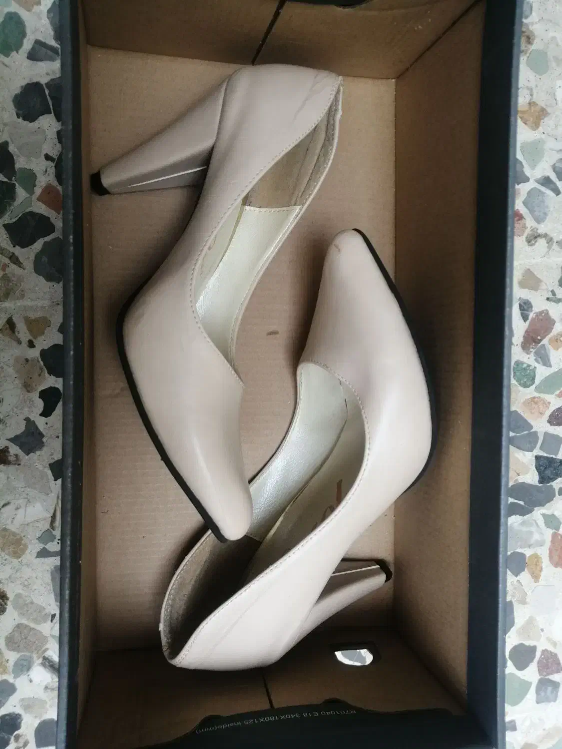 کقش مجلسی|کیف، کفش، کمربند|رشت, دروازه لاکان|دیوار