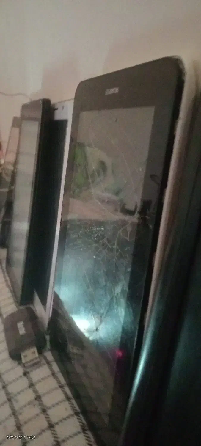 تبلت|تبلت|اقبالیه, |دیوار