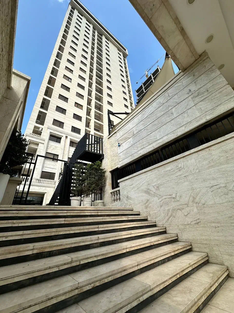 فرو‌ش واحد زیر قی مت در برج نیلی پلاک اول دریا|فروش آپارتمان|سرخرود, |دیوار