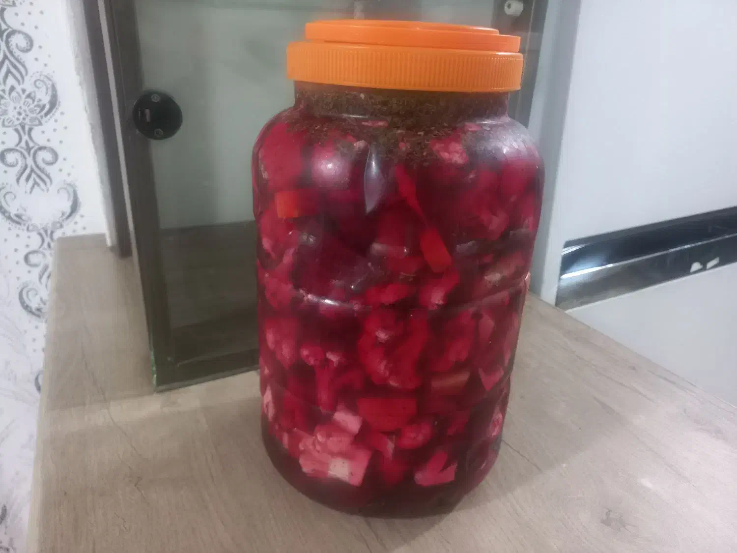 ترشی کلم|خوردنی و آشامیدنی|رشت, نخودچر|دیوار