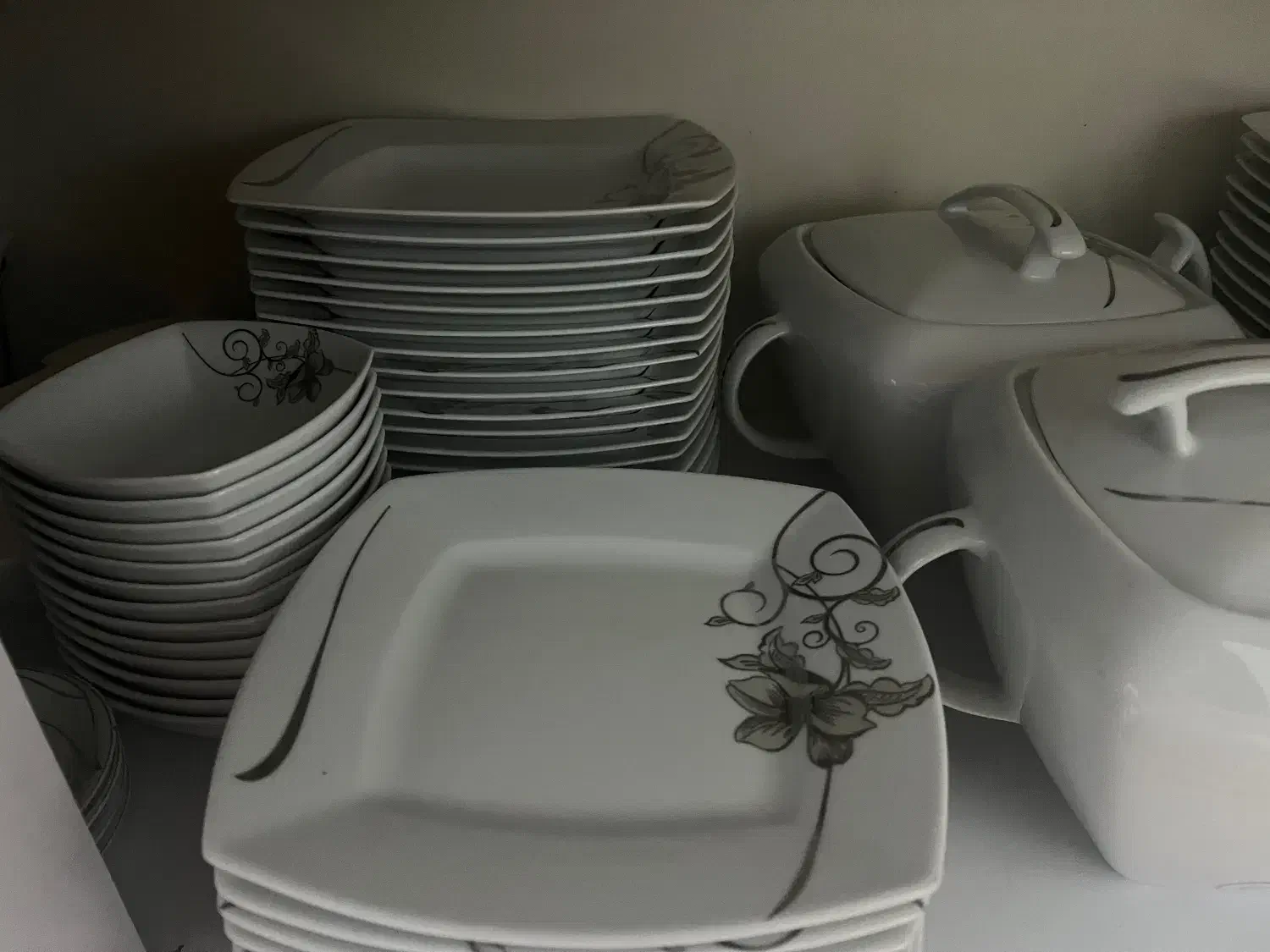 چینی مقصود ۱۸ نفره|ظروف سرو و پذیرایی|وحیدیه, |دیوار