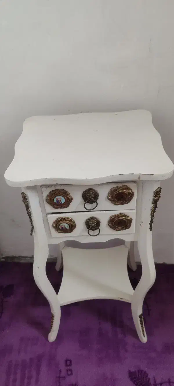 میز تلفن سفید|میز تلفن|نیشابور, ۲۲ بهمن|دیوار