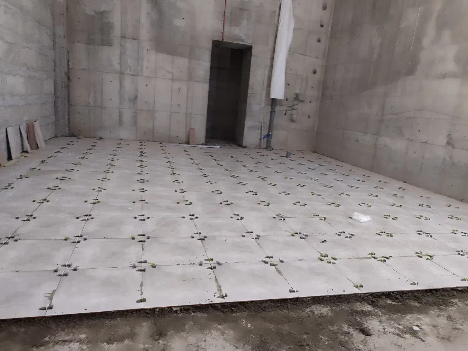 به چند نیروی کار جهت کار سرامیک چسبی کارگر ساده|استخدام معماری، عمران و ساختمانی|تهران, وردآورد|دیوار