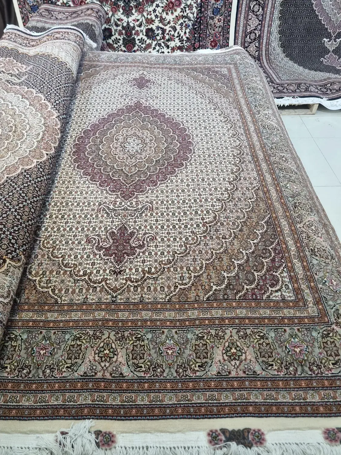 فروش انواع فرشهای ماهی تبریز نو به قیمت تولید|فرش|کرج, عظیمیه|دیوار