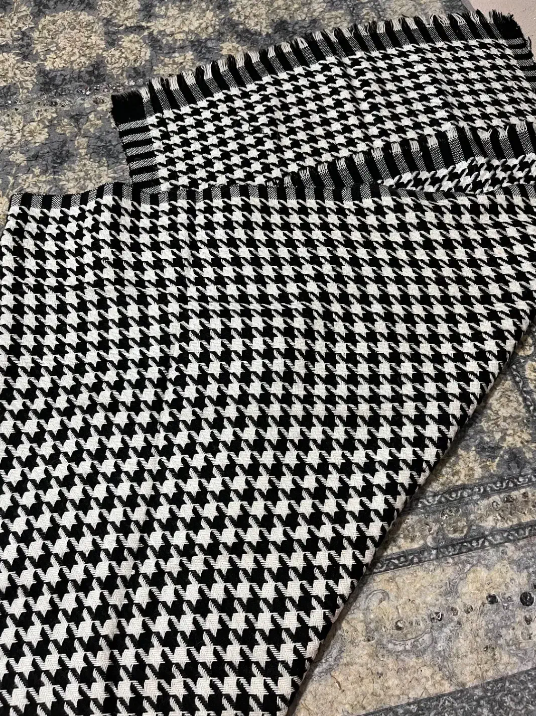 شال چهارخونه|لباس|بابل, |دیوار