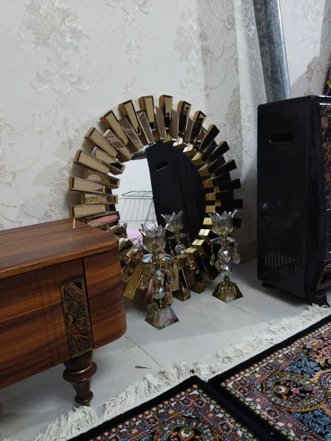 آینه و شمعدان|آینه|رشت, پیرکلاچای|دیوار