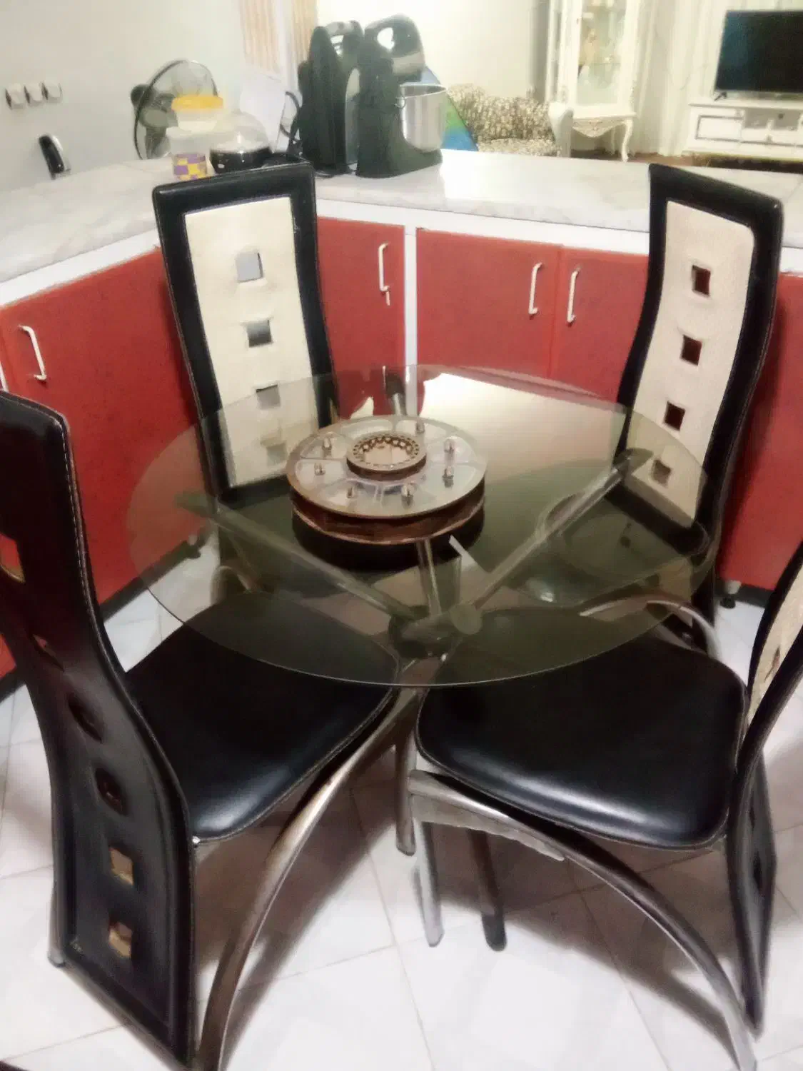 میز ناهارخوری چهارنفره تمیز و مرتب|میز و صندلی غذاخوری|مشهد, شهرک امام هادی (شهرک غرب)|دیوار