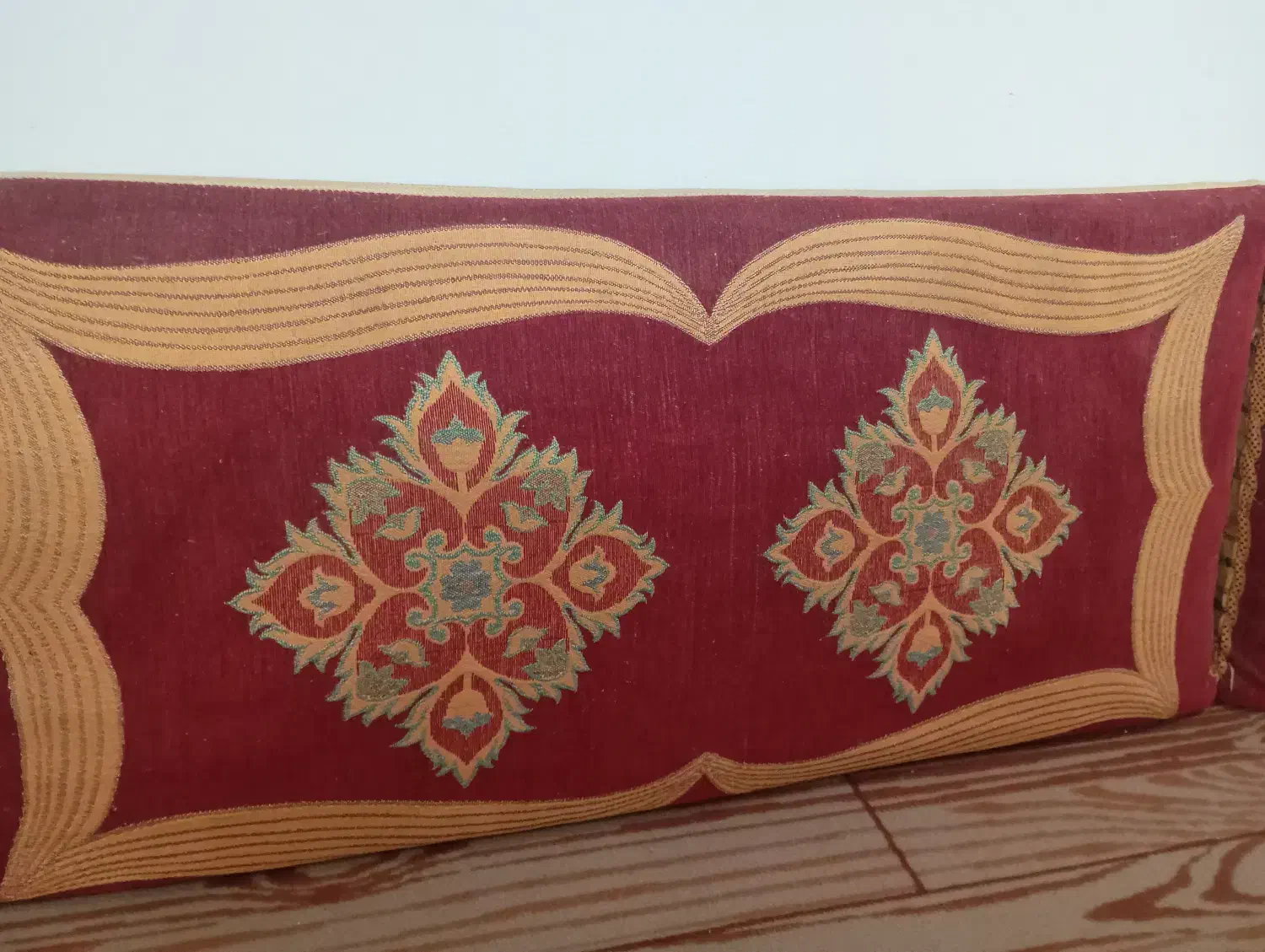 پشتی دیواری|پشتی|صومعه‌سرا, |دیوار