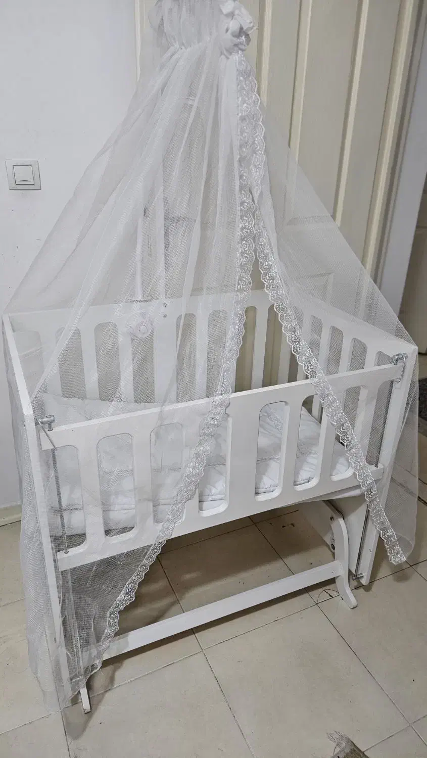 تخت کنارمادر|تخت و صندلی بچه|شیراز, فرهنگ شهر|دیوار