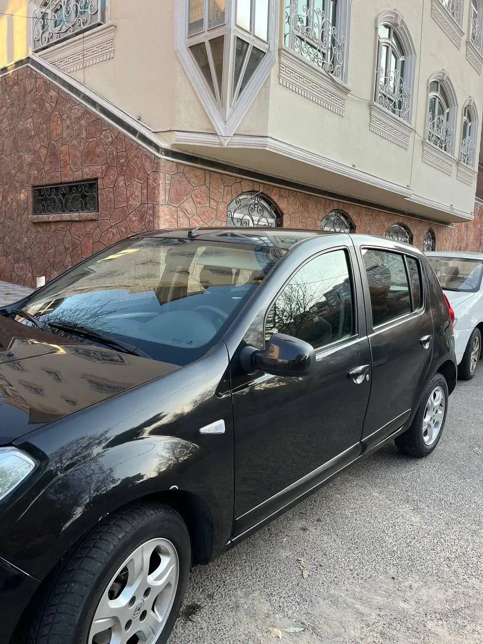 ساندرو اتومات ۹۷ مشکی کم کار|خودرو سواری و وانت|تبریز, |دیوار