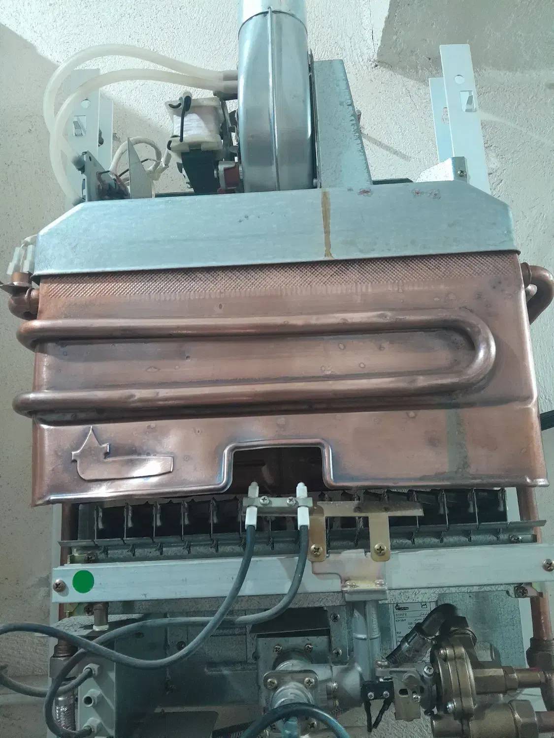 ابگرمکن ۳۳۱۸ فندار بوتان|آبگرمکن، پکیج، شوفاژ|رشت, معلولین|دیوار