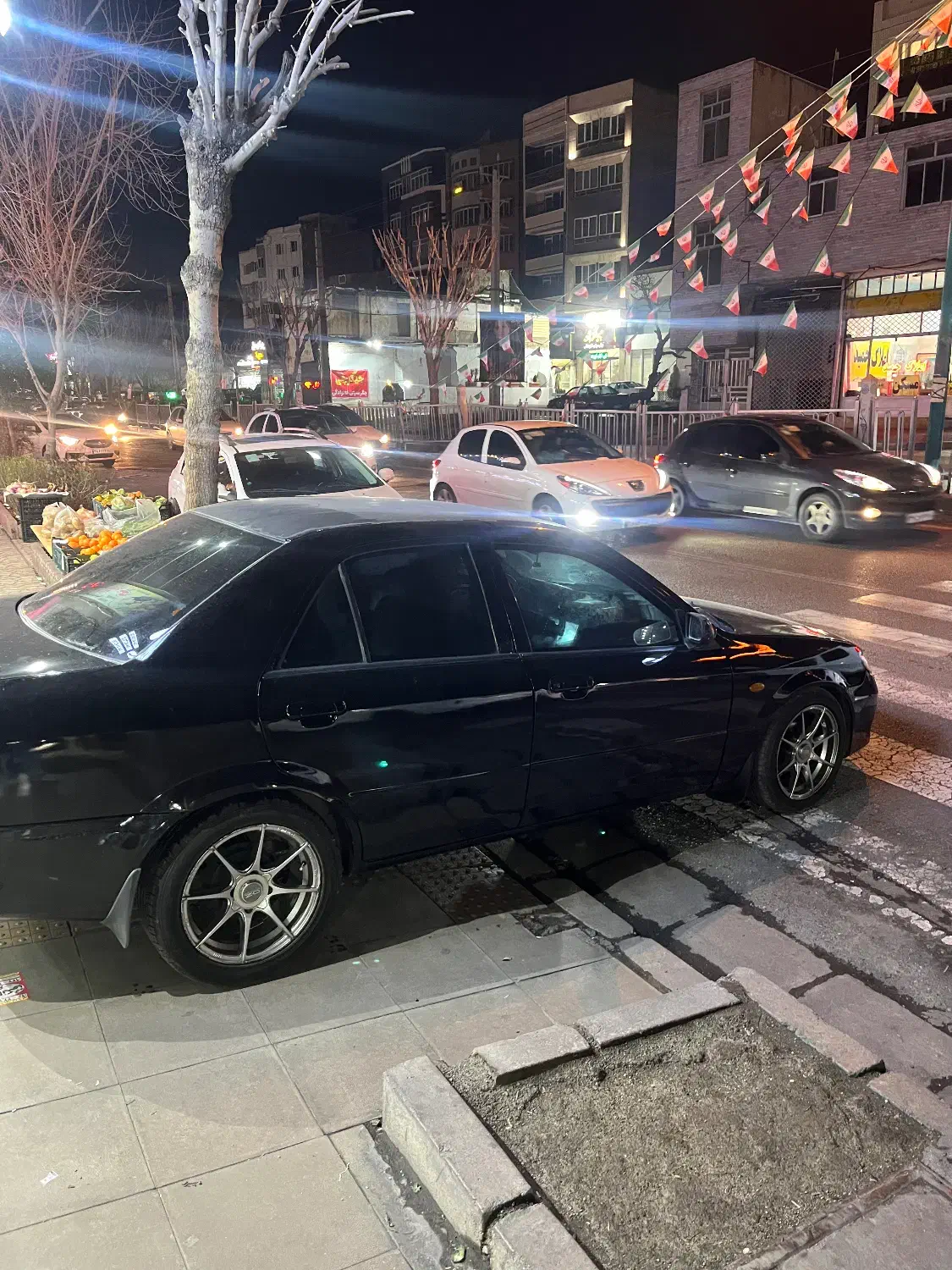 مزدا ۳۲۳ مشکی|خودرو سواری و وانت|کرج, شاهین‌ویلا|دیوار