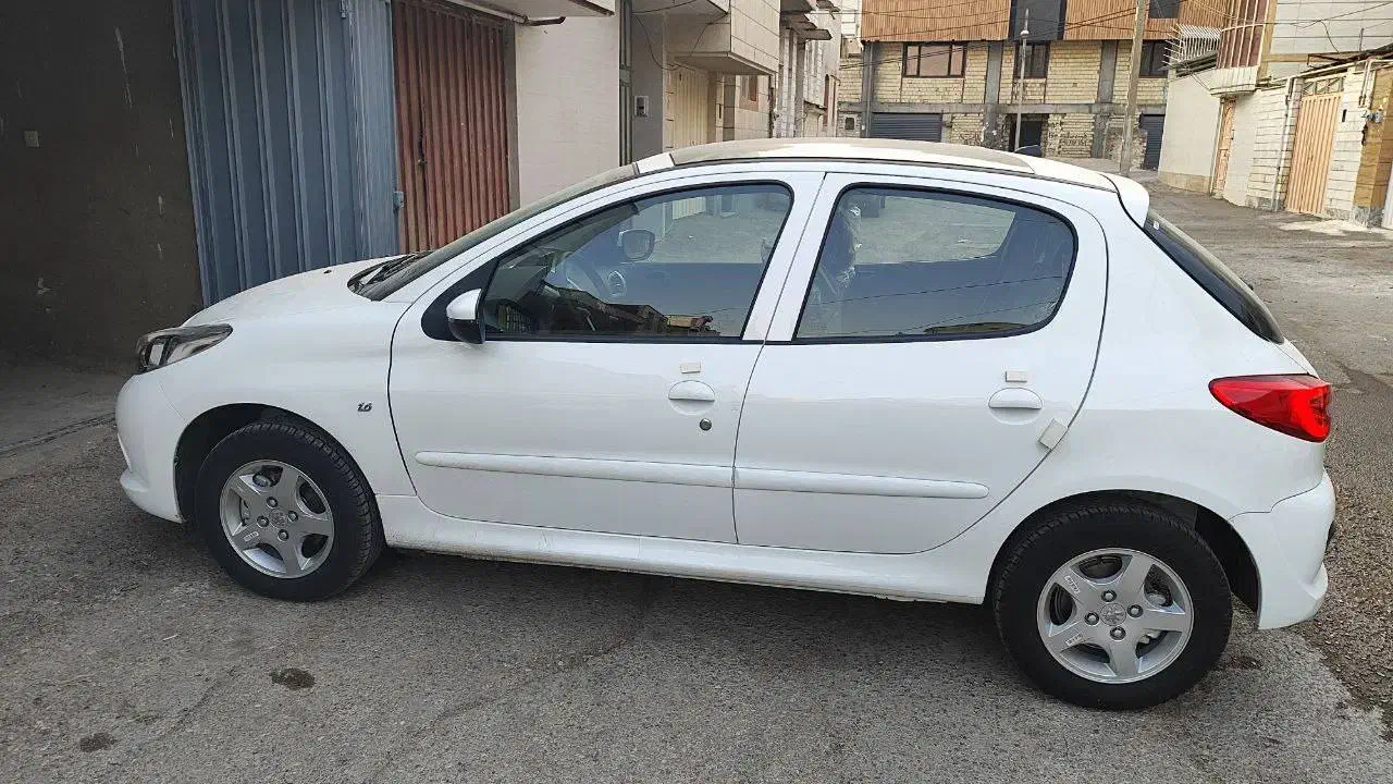 فروش ۲۰۷ سقف شیشه ای مدل ۱۴۰۴|خودرو سواری و وانت|خرم‌آباد, |دیوار