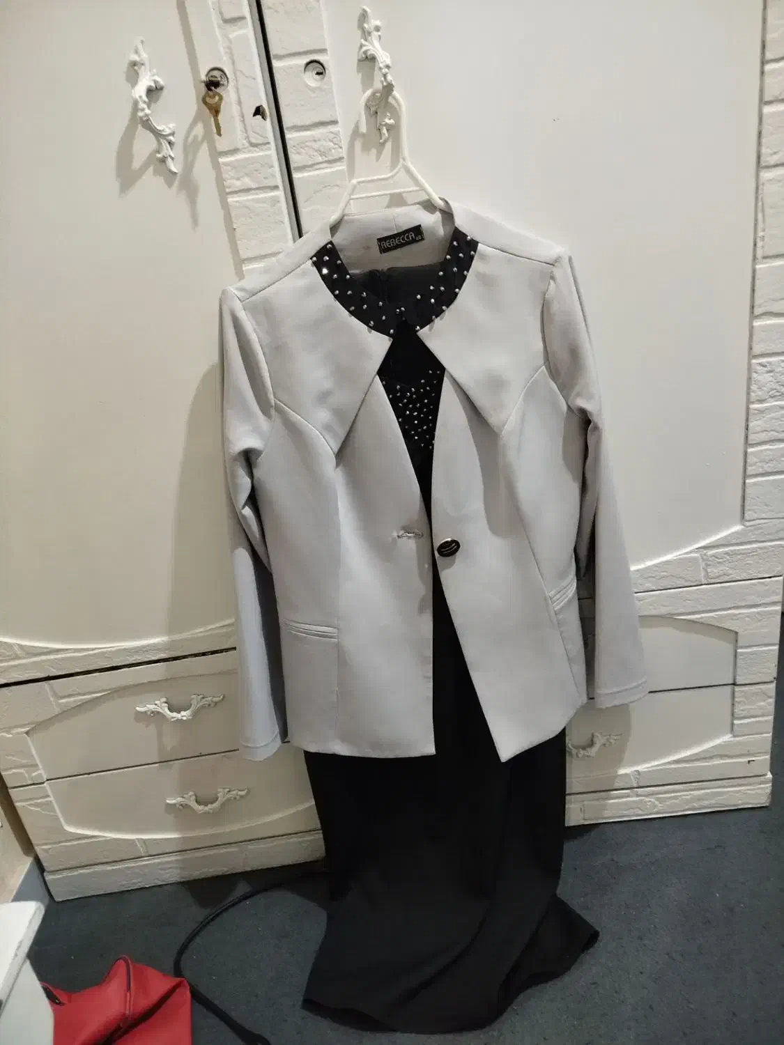 کت وسارافون|لباس|آبیک, |دیوار