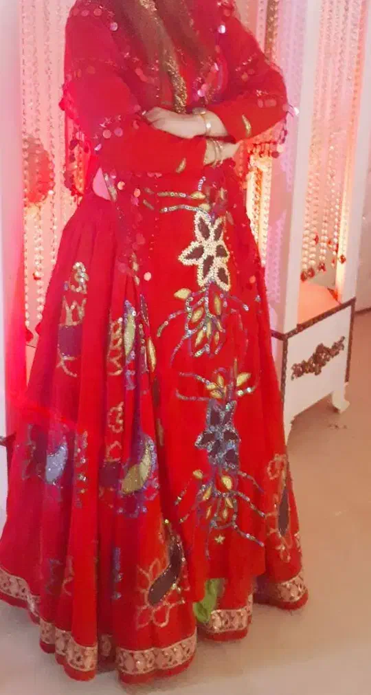 لباس محلی با دو پیراهن|لباس|شیراز, انجیر|دیوار