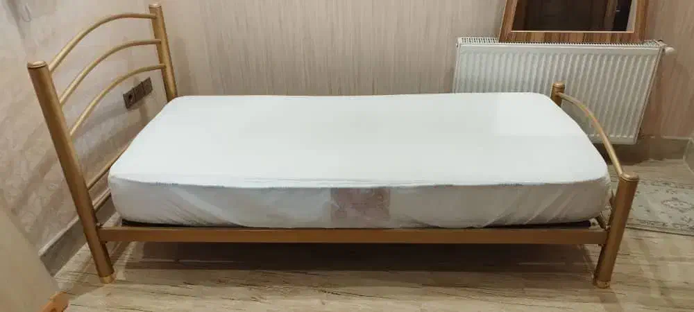 تخت به همراه تشک یکنفره|تخت و سرویس خواب|قم, شهرک قدس|دیوار