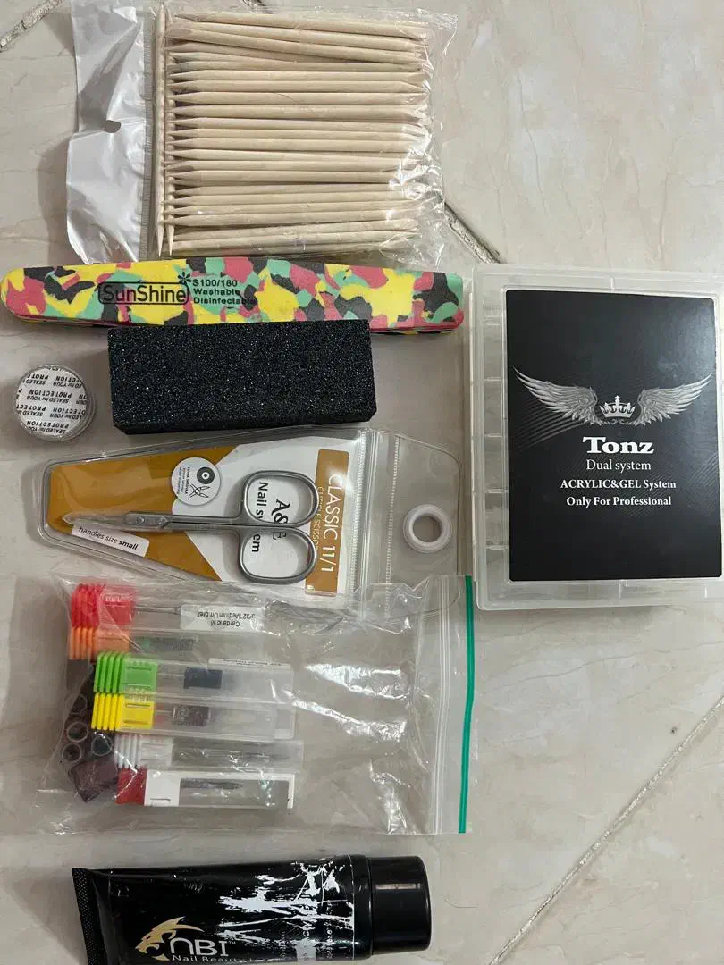 فروش دستگاه ناخن با قیمت بسیار منصفانه|آرایشگاه و سالنهای زیبایی|آباده, |دیوار