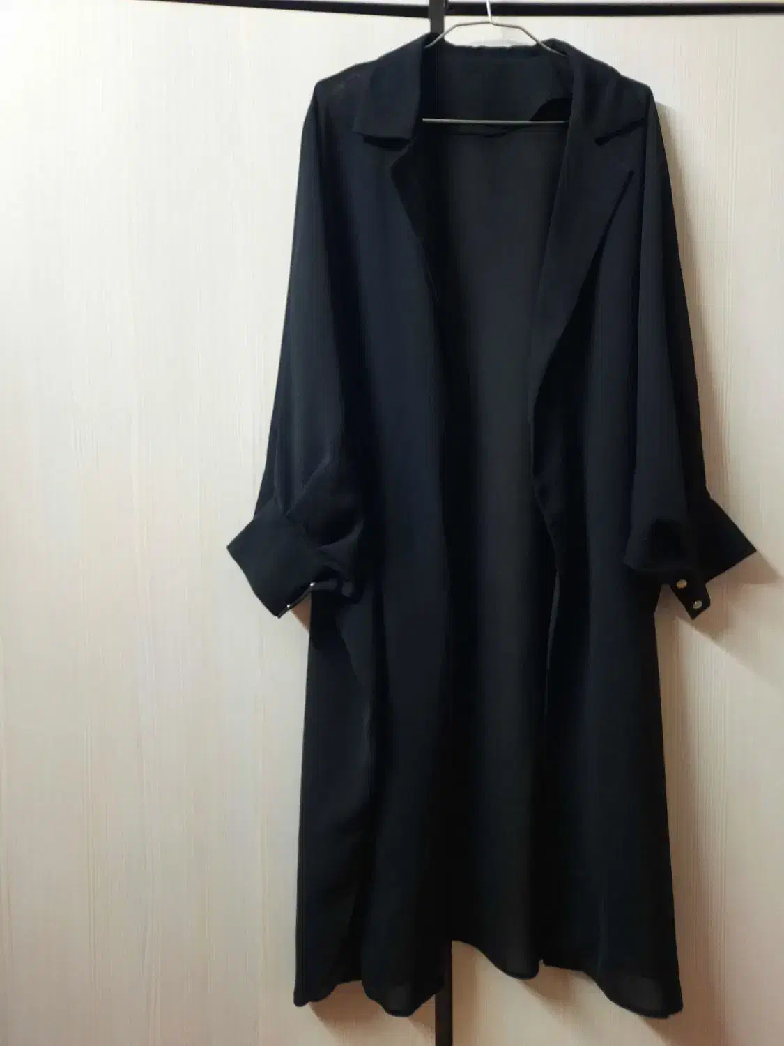 مانتو|لباس|مشهد, کارمندان دوم|دیوار