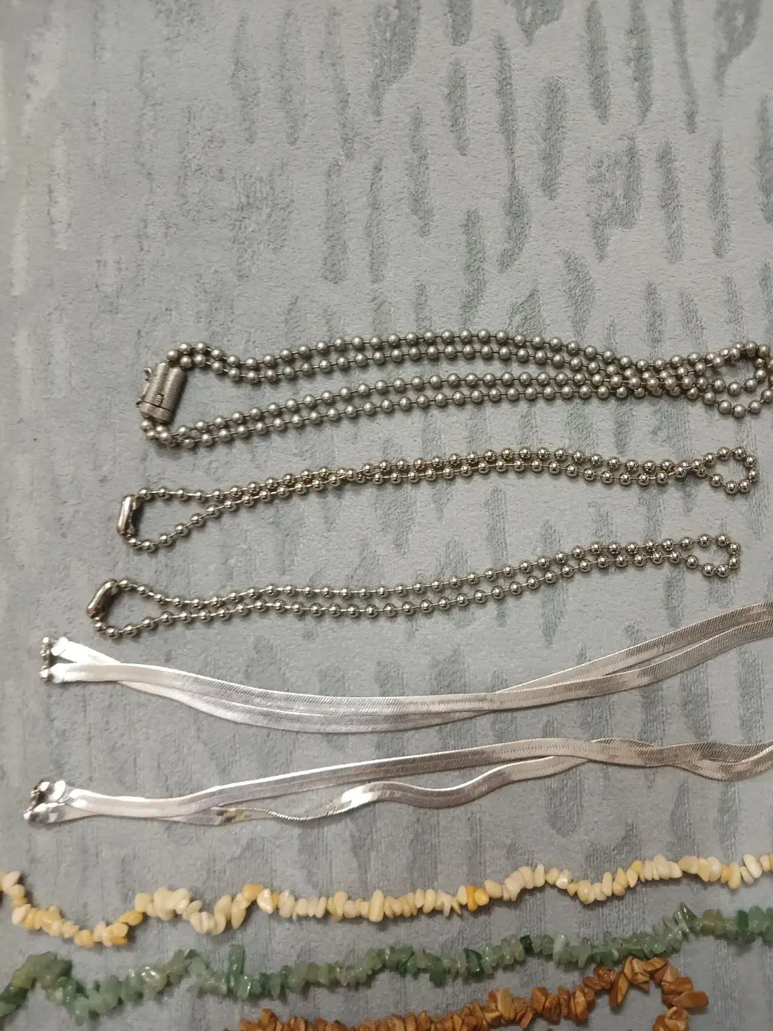 گلوبند سنگ طبیعی و زنجیر استیل|جواهرات|بروجن, |دیوار