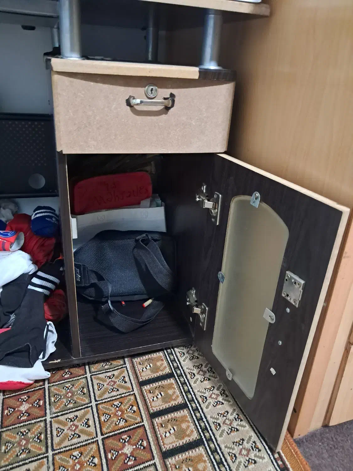 میز تمیز|میز تحریر و کامپیوتر|ساری, |دیوار