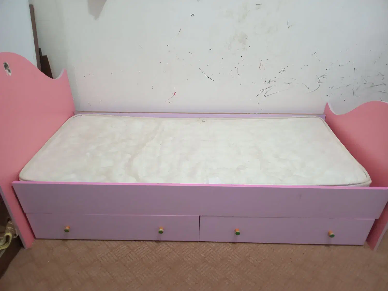 تخت خواب   تمیز تمیز|تشک تختخواب|دهدشت, |دیوار