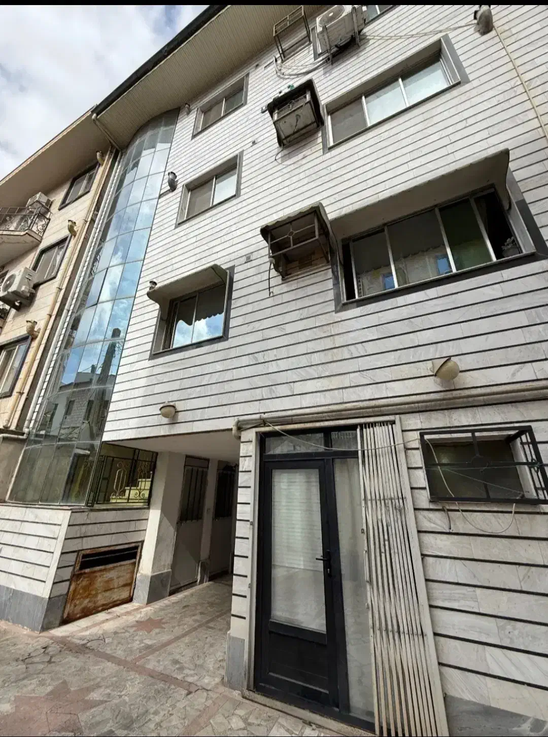 فروش واحد ۵۰ متر ۱ خواب سنددار اولین کوچه فلکه گاز|فروش آپارتمان|رشت, نامجو|دیوار