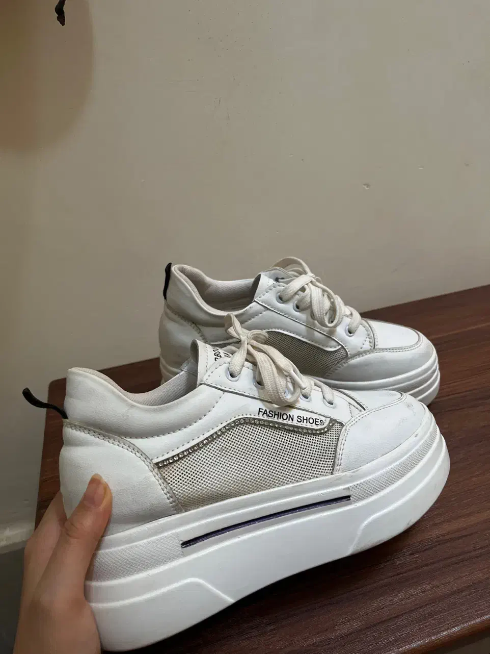 کفش اسپورت لژدار سفید|کیف، کفش، کمربند|سبزوار, قصبه اب یمین|دیوار