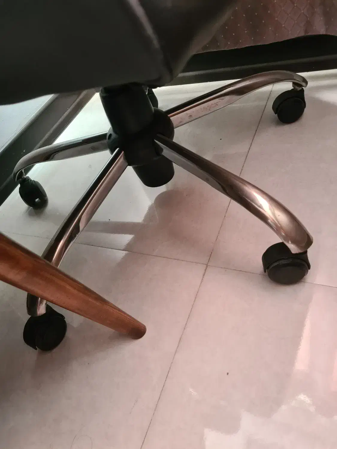 صندلی مدیریتی پرشین، چرم، جکدار، در حد نو|دفتر کار|تهران, بهداشت|دیوار