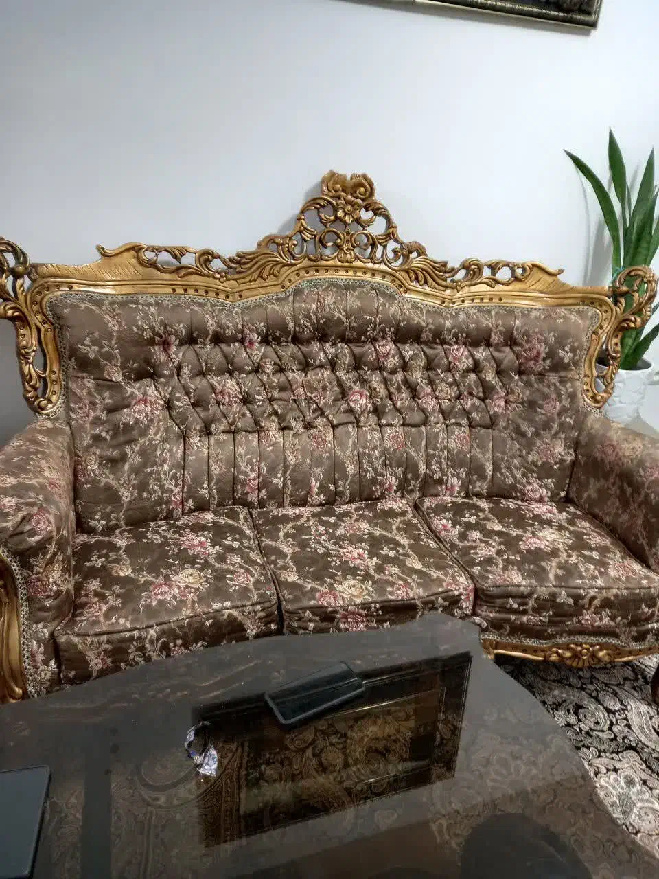 مبل سلطنتی ۷نفره با ۲تا میزبان|مبلمان خانگی و میز عسلی|آستانه اشرفیه, |دیوار