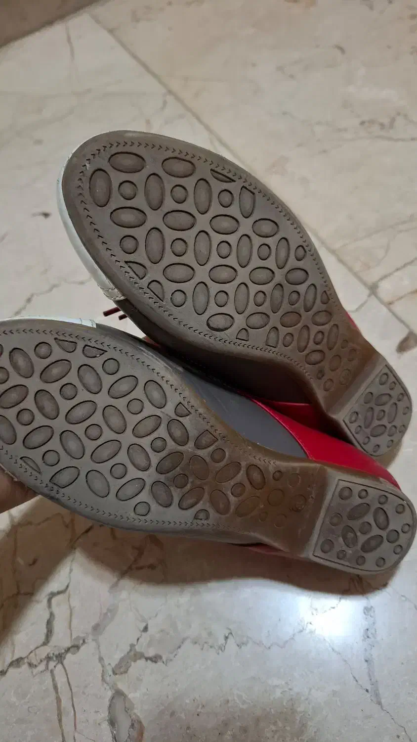 کفش چرم|کیف، کفش، کمربند|هشتگرد, شهرک بعثت|دیوار