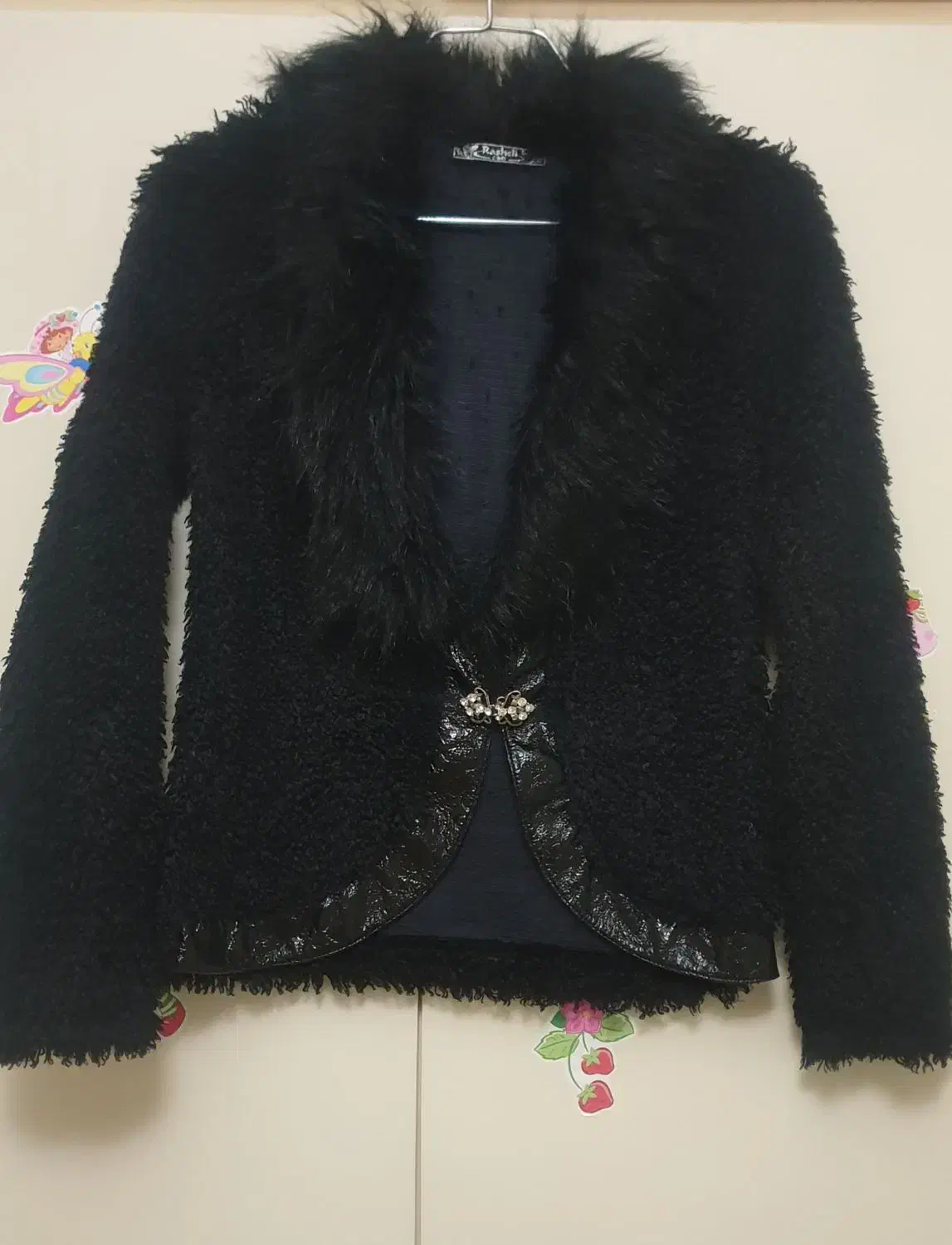 لباس زنانه|لباس|رودهن, |دیوار