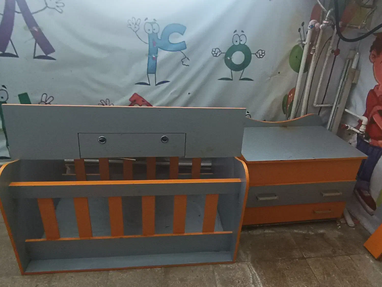 تخت کودک همراه درایور و کشو|تخت و صندلی بچه|ارومیه, |دیوار