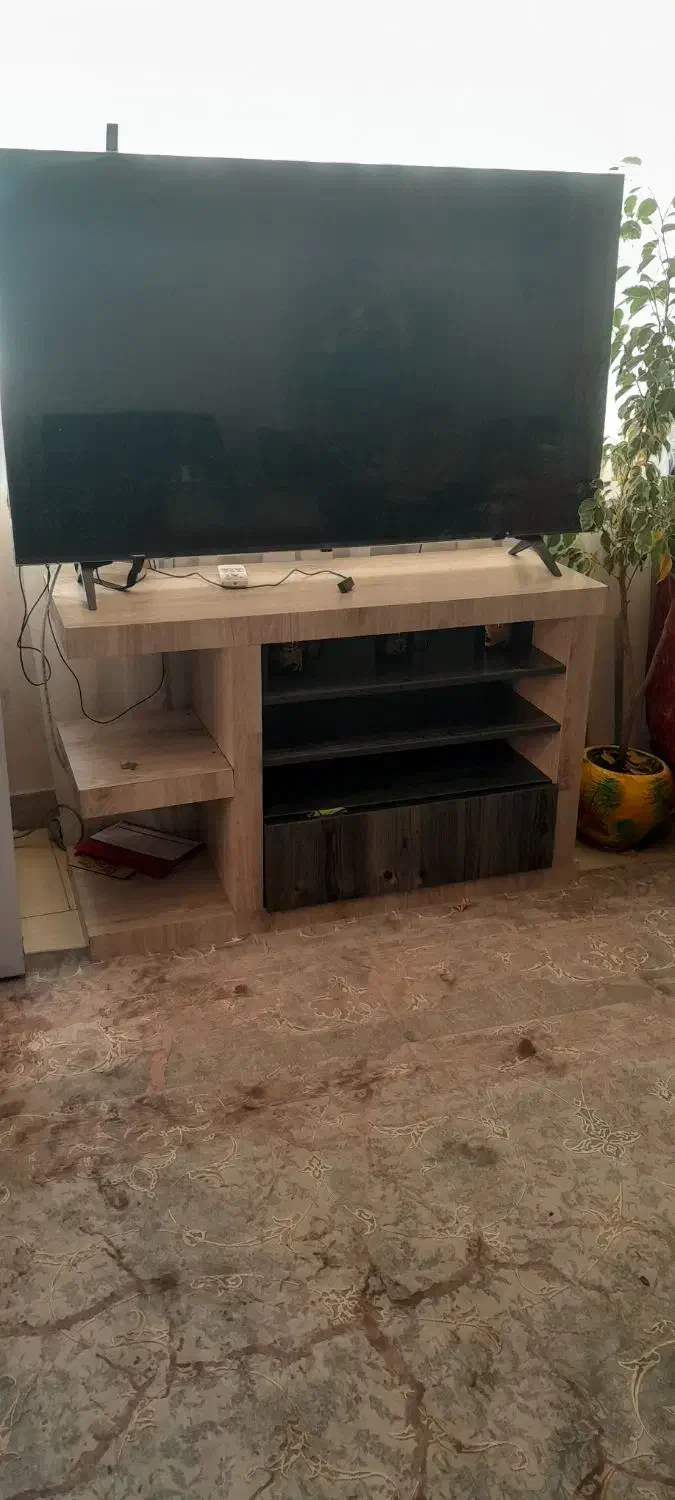 یک عدد بوفه یک عدد میز تلویزیون و میزکامپیوتر|بوفه، ویترین، کنسول|بجنورد, |دیوار