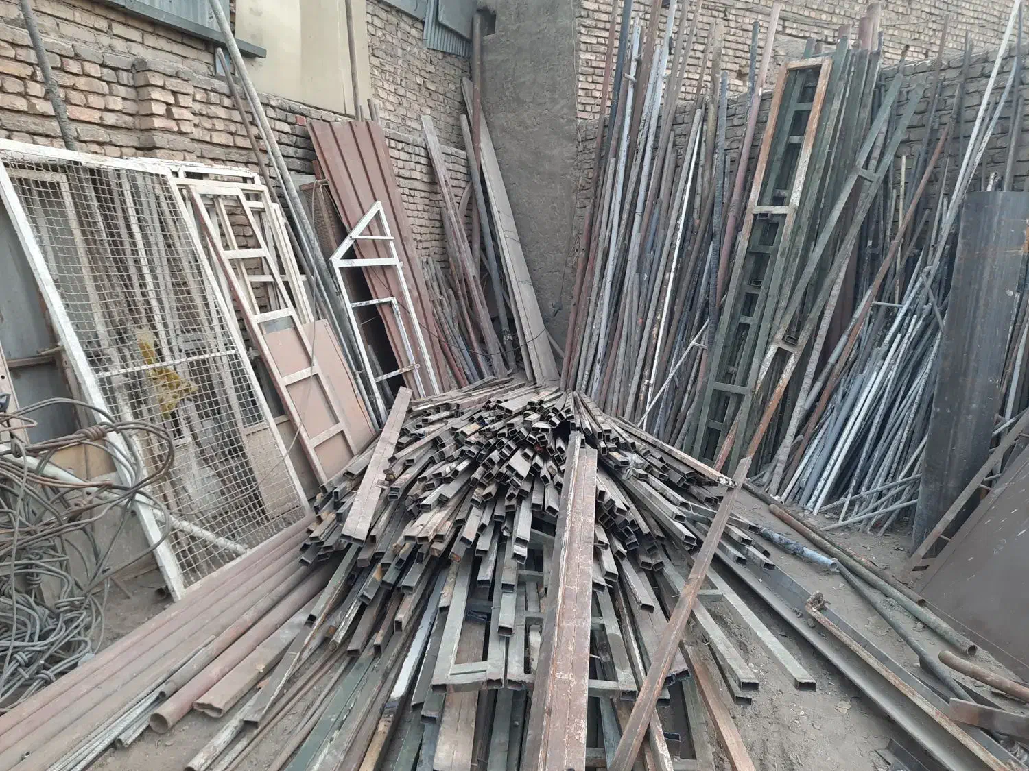 خرید وفروش انواع اهن آلات دست دوم|عمده‌فروشی|اصفهان, سرشبادران|دیوار