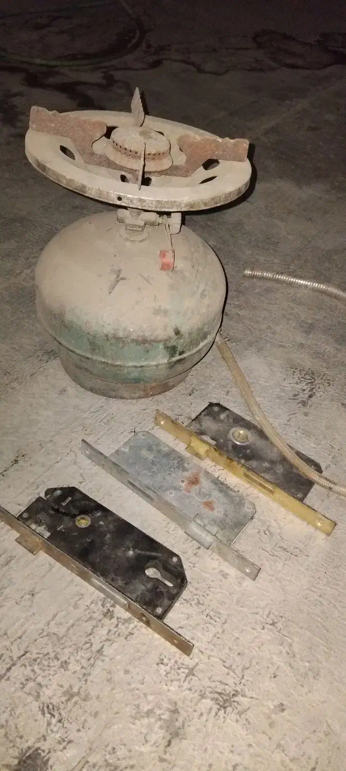 یک مقدار وسایل دست دوم .|ظروف پخت‌وپز|مینودشت, |دیوار