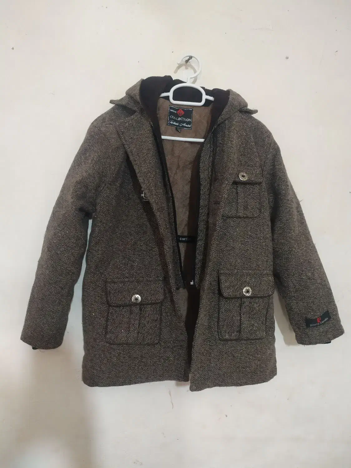 لباس|لباس|ربط, |دیوار