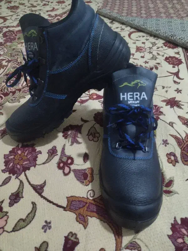 پوتین ابمنی|کیف، کفش، کمربند|اسکو, |دیوار