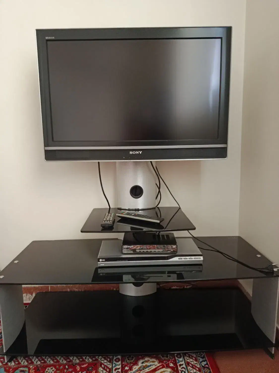 تلویزیون ۳۲ اینچ سونی با میز و گیرنده دیجیتال|تلویزیون و پروژکتور|خرم‌آباد, |دیوار