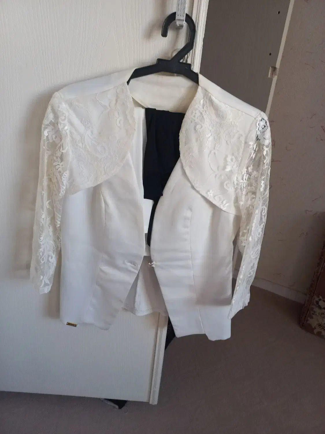 کت دامن|لباس|بیجار, |دیوار