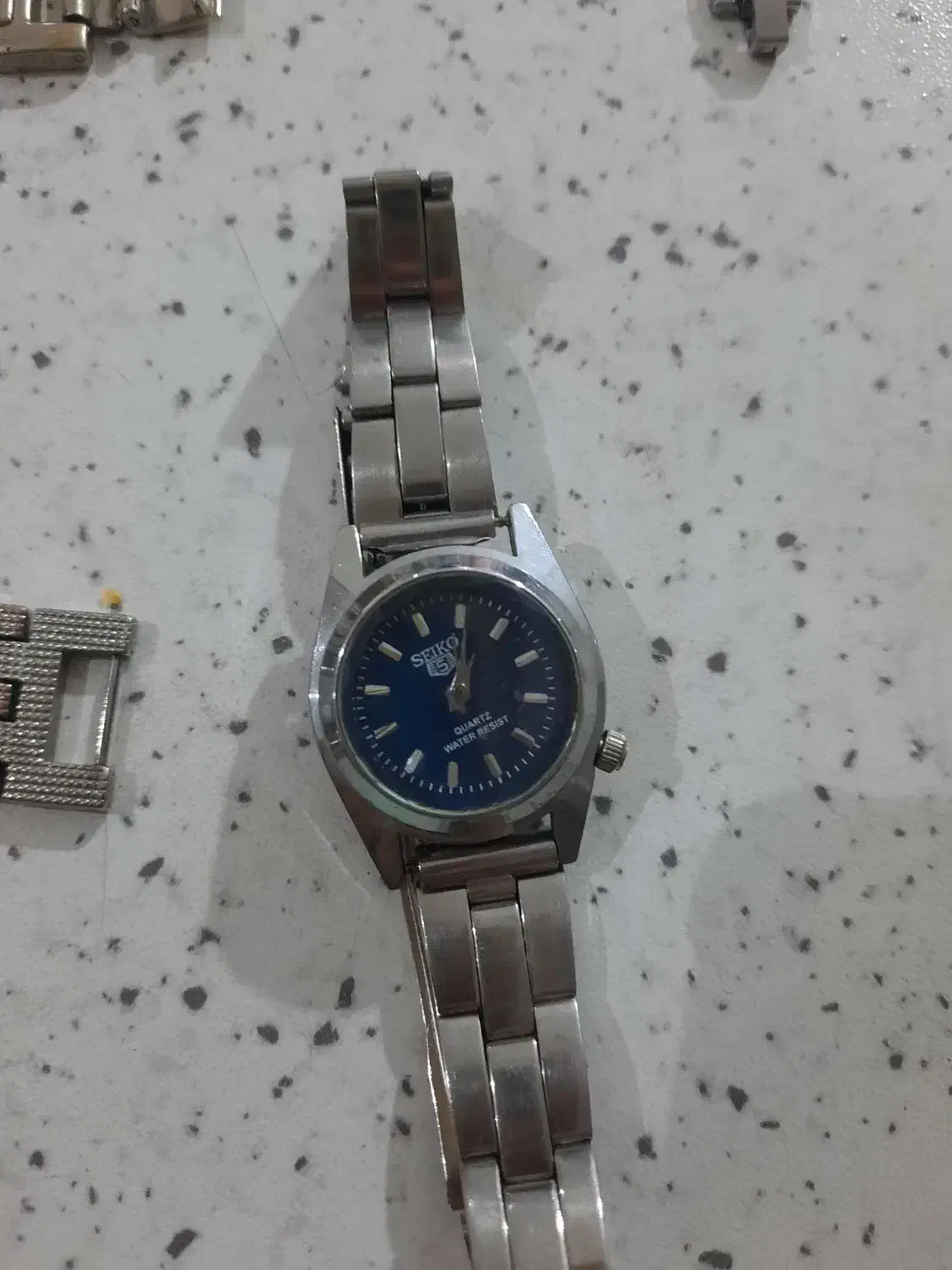 ساعت ها کاملا قدیمی هستن|ساعت|گرمدره, |دیوار